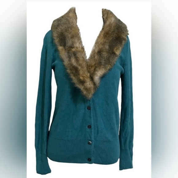 Cabi - Elegant Teal Button Up Sweater with Faux Fur Detachable Collar- Size M - Picture 1 of 6
